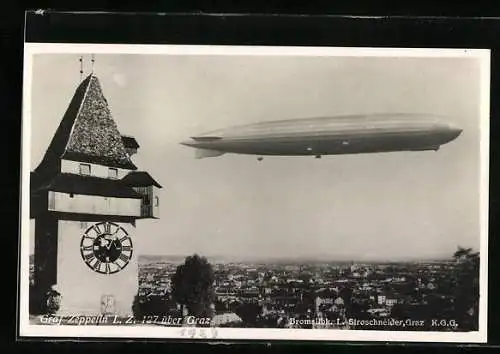 AK Graz, Zeppelin LZ 127 über der Stadt, Uhrturm im Vordergrund