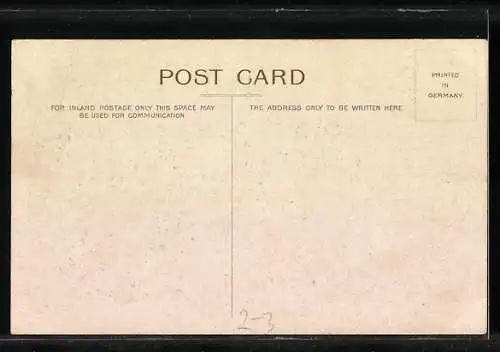 AK Mann mit Pfeife wirft Post in einen Briefkasten