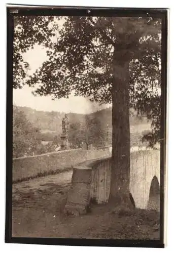 Fotografie W. Apel, Berlin, Ansicht Greding, Brücke mit Statue