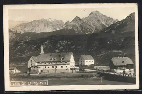 AK St. Christoph am Arlberg, Ortspartie mit Bergen