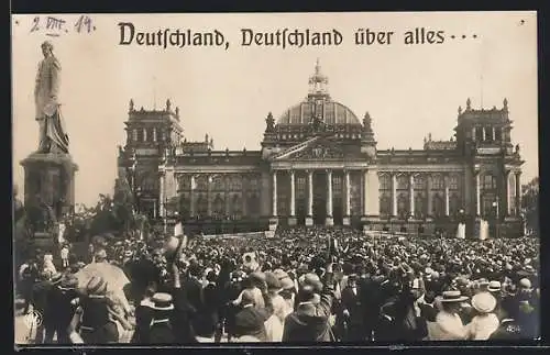 AK Berlin-Tiergarten, Reichstag vor Menschenmenge