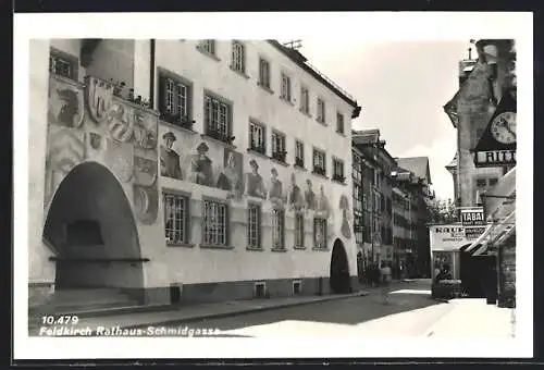 AK Feldkirch, Strasse Schmidgasse mit Geschäften und Rathaus