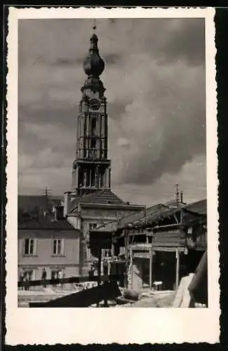 Foto-AK Braunau a. Inn, Baustelle mit Kirche