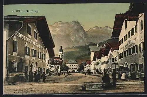 AK Kuchl, Strassenpartie mit Mühlthaller`s Gasthaus und Gasthaus zum Neuwirt, Blick zur Kirche