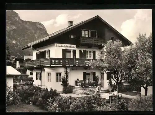 AK Garmisch-Partenkirchen, Fremdenheim Haus Hasch, Gesamtansicht