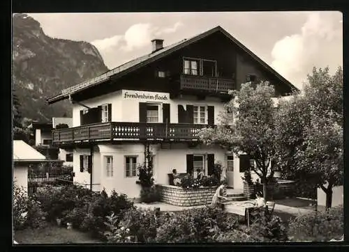 AK Garmisch-Partenkirchen, Fremdenheim Haus Hasch, Gesamtansicht