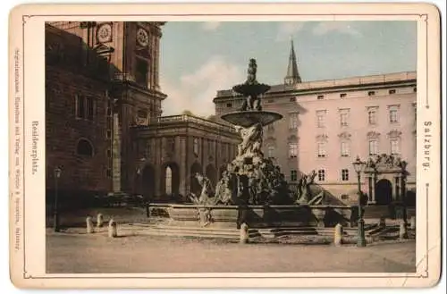 Fotografie Würthle & Spinnhirn, Salzburg, Ansicht Salzburg, Blick auf den Residenzplatz mit Brunnen