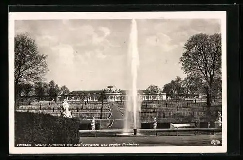 AK Potsdam, Schloss Sanssouci mit den Terrassen und grosser Fontaine