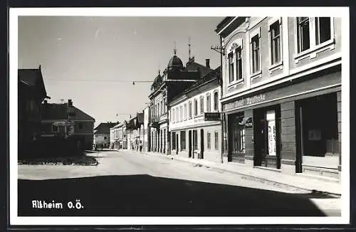 AK Altheim /O.-Ö., Strassenpartie mit Kaiser Joseph-Apotheke