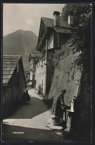 AK Hallstatt, Strassenpartie mit Anwohnern