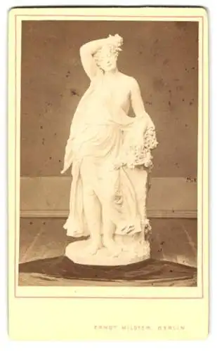 Fotografie Ernst Milster, Berlin, Statue: junge frau mit entblösser Brust