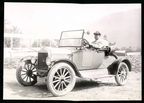 Fotografie Auto Ford Model T, Dr. Hermann Zillig der Biologischen Reichsanstalt für Land - und Forstwirtschaft