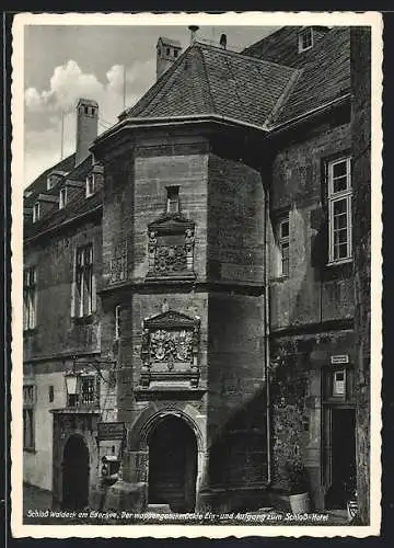 AK Waldeck am Edersee, Schloss-Hotel und Restaurant mit wappengeschmücktem Ein- und Aufgang