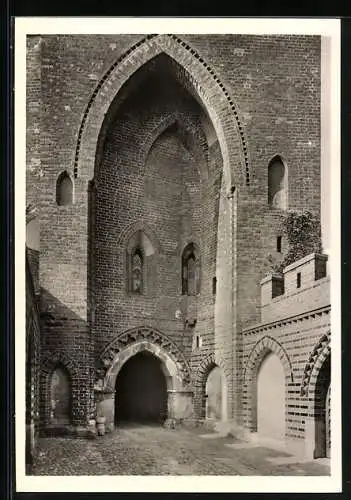 Foto-AK Deutscher Kunstverlag, Nr. 24: Marienburg, Schloss des Deutschen Ritterordens, Tor des Hochschlosses