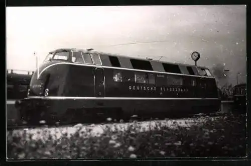 Fotografie Othmar Bame, Wien, Schnellzug-Triebwagen der Deutschen Bahn Nr. V200 001 in München