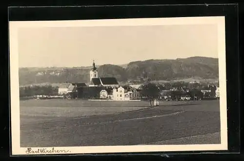 AK Hartkirchen /O.-Oe., Ortsansicht mit Kirche aus der Vogelschau