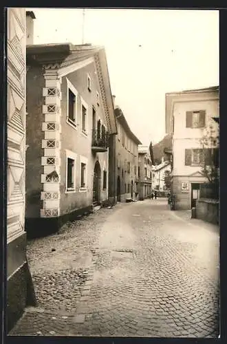 AK Samedan /Engadin, Blick eine Dorfstrasse entlang