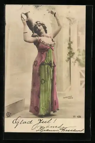 Foto-AK Atelier Reutlinger, Paris: Elegante Dame trägt eine Amphore auf der Schulter