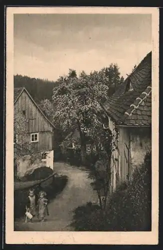 AK Lückendorf, Kinder mit Milchkanne vor dem Wohnhaus