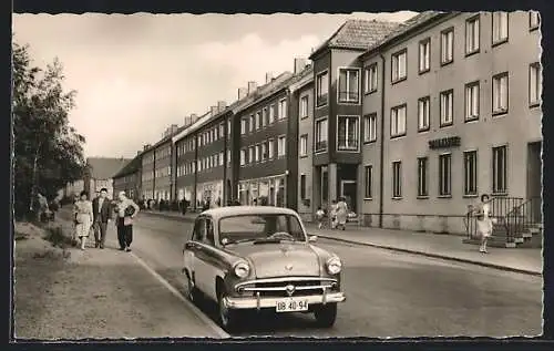 AK Kitzscher /Kr. Borna, Ladenstrasse mit Sparkasse