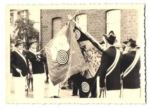 3 Fotografien unbekannter Fotograf, Ansicht Hiltrup, Parade des Schützenverein's mit Schützenkönig