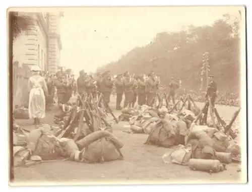 6 Fotografien 1.WK, Ansicht Rohatyn / Ukraine, K.u.k Soldaten am Bahnhof, Russische POW, Flüchtlinge, Ukrainer in Tracht