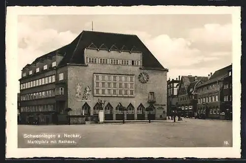 AK Schwenningen a. Neckar, Marktplatz mit Gasthaus zum Löwen, Stadtsparkasse und Rathaus