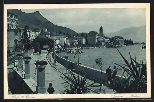 AK Gardone-Riviera, Idyll an der Ufer-Promenade