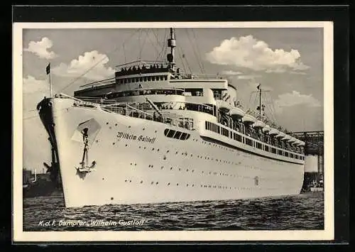 AK KdF Dampfer Wilhelm Gustloff auf dem Wasser