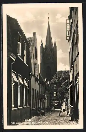 AK Emden / Ostfriesland, Alte Gasse an der grossen Kirche