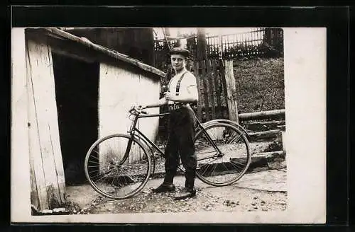 AK Junger Mann mit Fahrrad