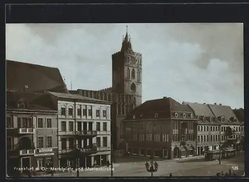 AK Frankfurt a. O., Marktplatz und Marienkirche mit Spar- und Darlehenskasse, Strassenbahn