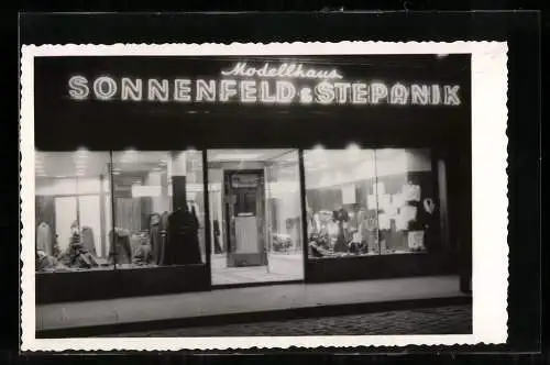 Fotografie unbekannter Fotograf, Ansicht Wien, Mariahilferstrasse 109, Ladengeschäft Modellhaus Sonnenfeld & Stepanik