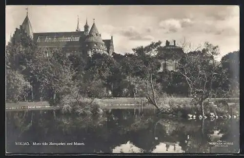 AK Malmö, Motiv fran Slottsparken med Museet