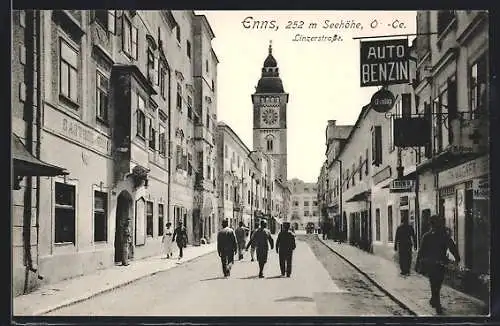 AK Enns, Linzerstrasse mit Kirchturm