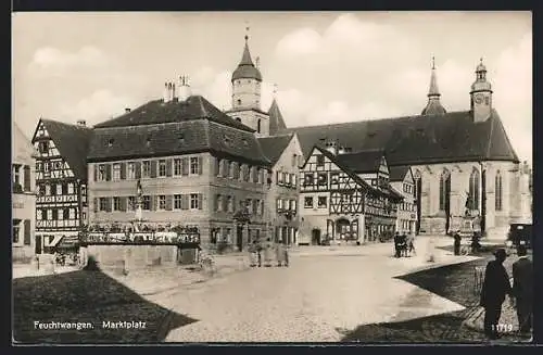 AK Feuchtwangen, Kirche am Marktplatz mit Brunnen