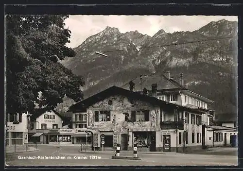 AK Garmisch-Partenkirchen, Strassenpartie mit Geschäften und Kramer