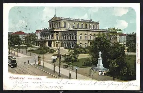 AK Hannover, Hof Theater mit Denkmal und Strassenbahn