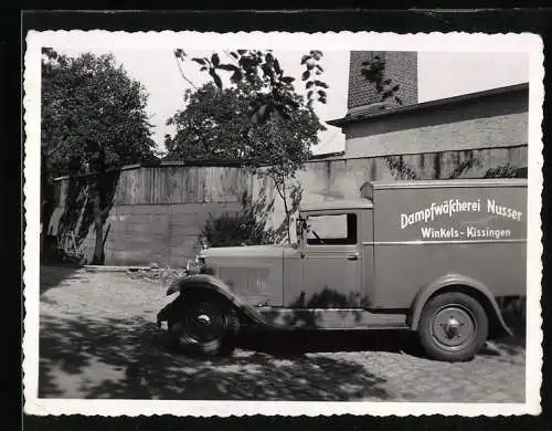 Fotografie unbekannter Fotograf, Ansicht Winkels-Kissingen, Adler Kastenwagen der Firma Dampfwäscherei Nusser