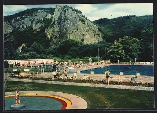 AK Bad Münster am Stein, Thermalschwimmbad mit dem Rheingrafenstein