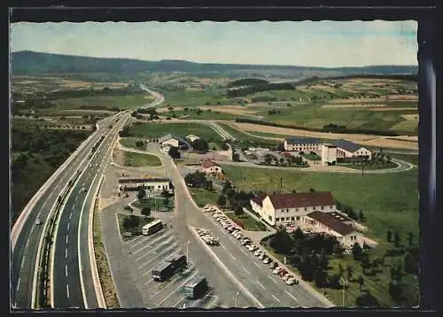 AK Montabaur am Zubringer, Autobahn-Rasthaus Montabaur mit Strassenpartie