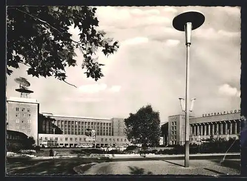 AK Berlin-Tempelhof, Blick auf den Zentralflughafen