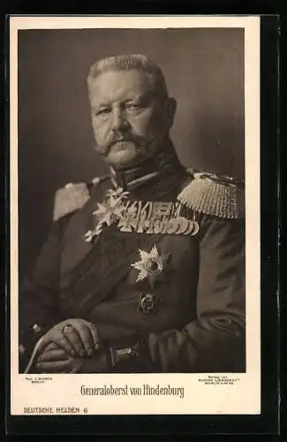 AK Generalfeldmarschall von Hindenburg in Uniform mit Orden