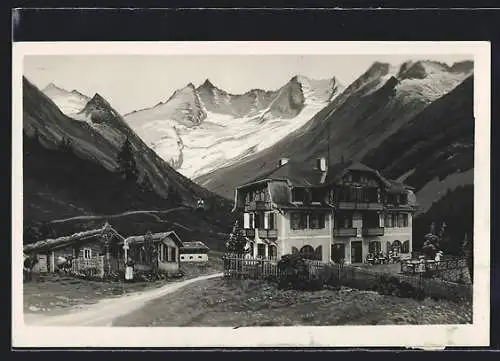 AK Krimml, Waltls Alpengasthof zur Gerlosplatte mit Strasse und Bergpanorama