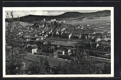 AK Gerolstein /Eifel, Ortsansicht mit der Burgruine