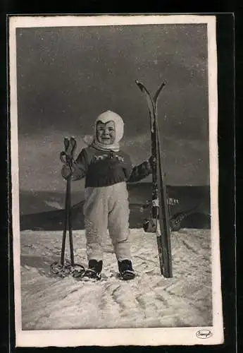 AK Kleines rotbäckiges Kind mit Skiern im Schnee