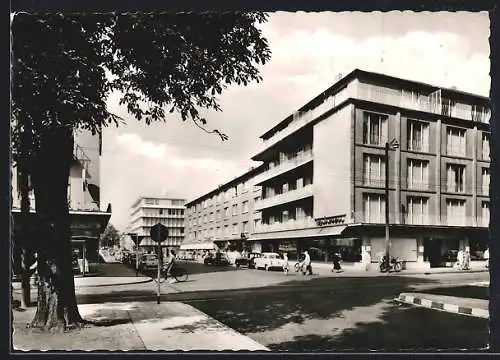 AK Krefeld, Strasse am Ostwall mit Geschäften