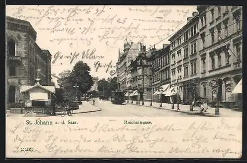 AK St. Johann an der Saar, Reichsstrasse mit Gasthaus und Kiosk