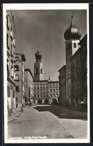 AK Rosenheim / Bayern, Heilig-Geist-Strasse an der Kirche