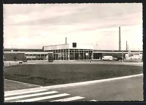 AK Lahr /Schwarzwald, Bahnhof von der Strasse aus